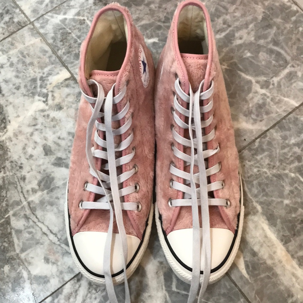 Women’s Pink Faux-Fur Converse- NEVER WORN! - Picture 2 of 6